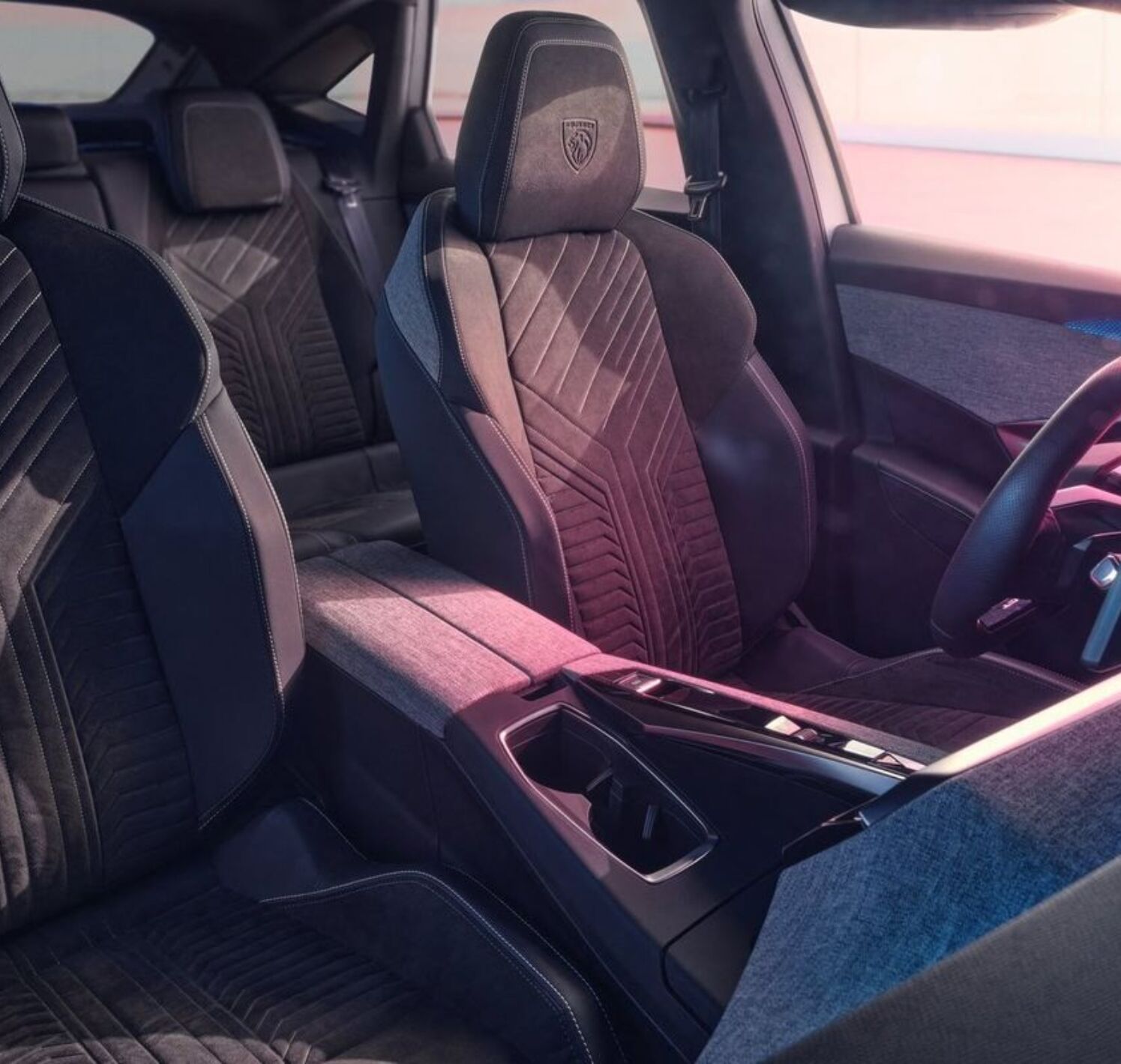 https://autofilter.sk/assets/files/images/e-3008/gallery/Peugeot-e-3008-2023-05-galeria_2025-04-10-201211_nfge.jpg - obrazok