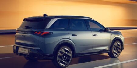 Peugeot E-5008: Prvýkrát elektrický, prvýkrát so štvorkolkou! obrazok