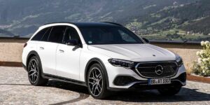 Mercedes-Benz E All-Terrain PHEV: plug-in hybrid, ktorý dáva pri veľkom kombi reálny zmysel obrazok