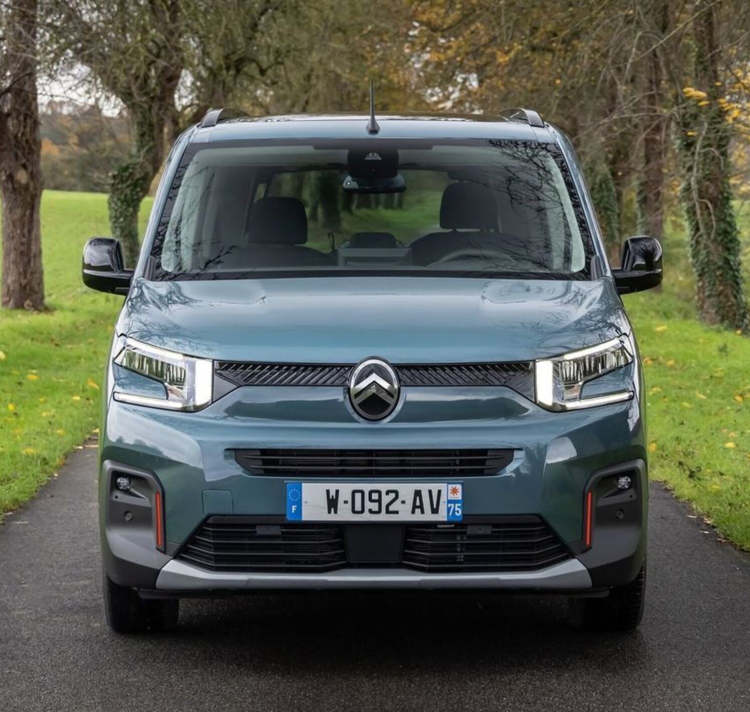 https://autofilter.sk/assets/files/images/e-berlingo/gallery/Citroen-e-berlingo-2024-16-galeria_2025-04-10-204221_uhnc.jpg - obrazok