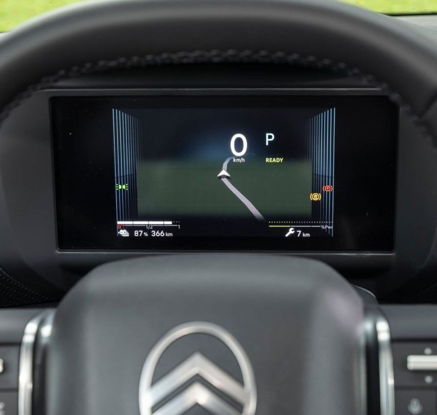 https://autofilter.sk/assets/files/images/e-c4-x/gallery/Citroen-c4-2024-14-galeria_2025-04-10-204114_tlid.jpg - obrazok