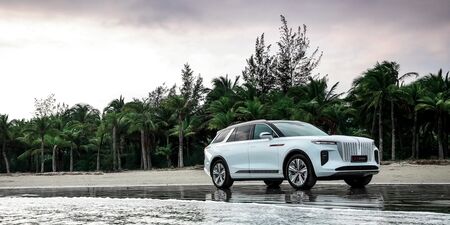 Do Európy mieri luxusný čínsky elektromobil Hongqi E-HS9. Známe sú aj prvé cenovky obrazok