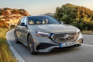 Mercedes-Benz Trieda E kombi: manažérske kombi, ktoré stále myslí na rodinu aj dlhé trasy