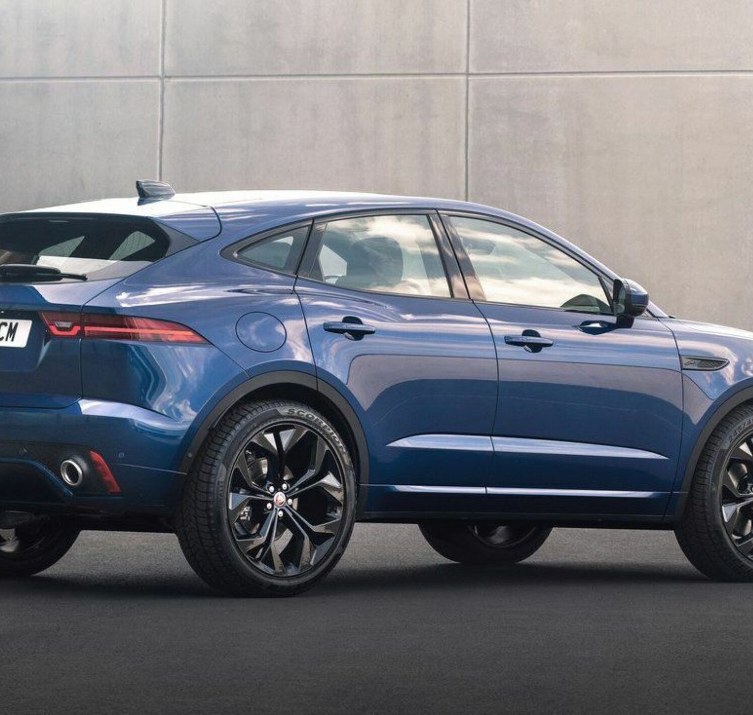 https://autofilter.sk/assets/files/images/e-pace/gallery/Jaguar-e-pace-2021-07-galeria_2025-04-10-204902_evmw.jpg - obrazok