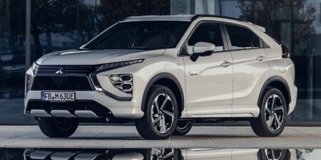 Eclipse Cross PHEV má štvorkolku aj nabíjanie. Bez zásuvky stráca pointu obrazok