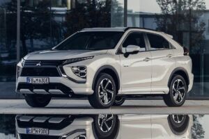 Eclipse Cross PHEV má štvorkolku aj nabíjanie. Bez zásuvky stráca pointu