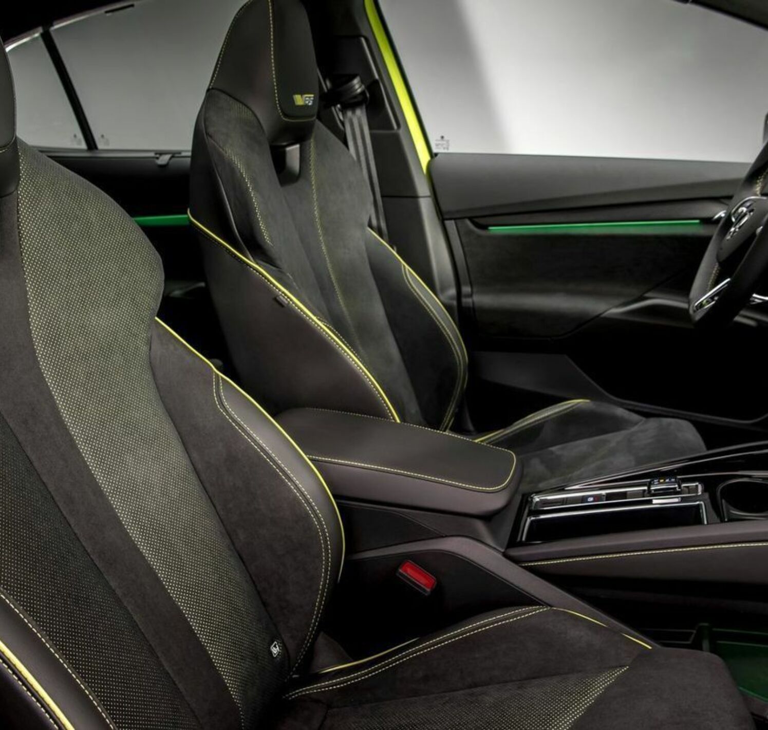 https://autofilter.sk/assets/files/images/enyaq-coupe-rs/gallery/Skoda-enyaq-coupe-rs-iv-2022-03-galeria_2025-04-10-200827_rohw.jpg - obrazok