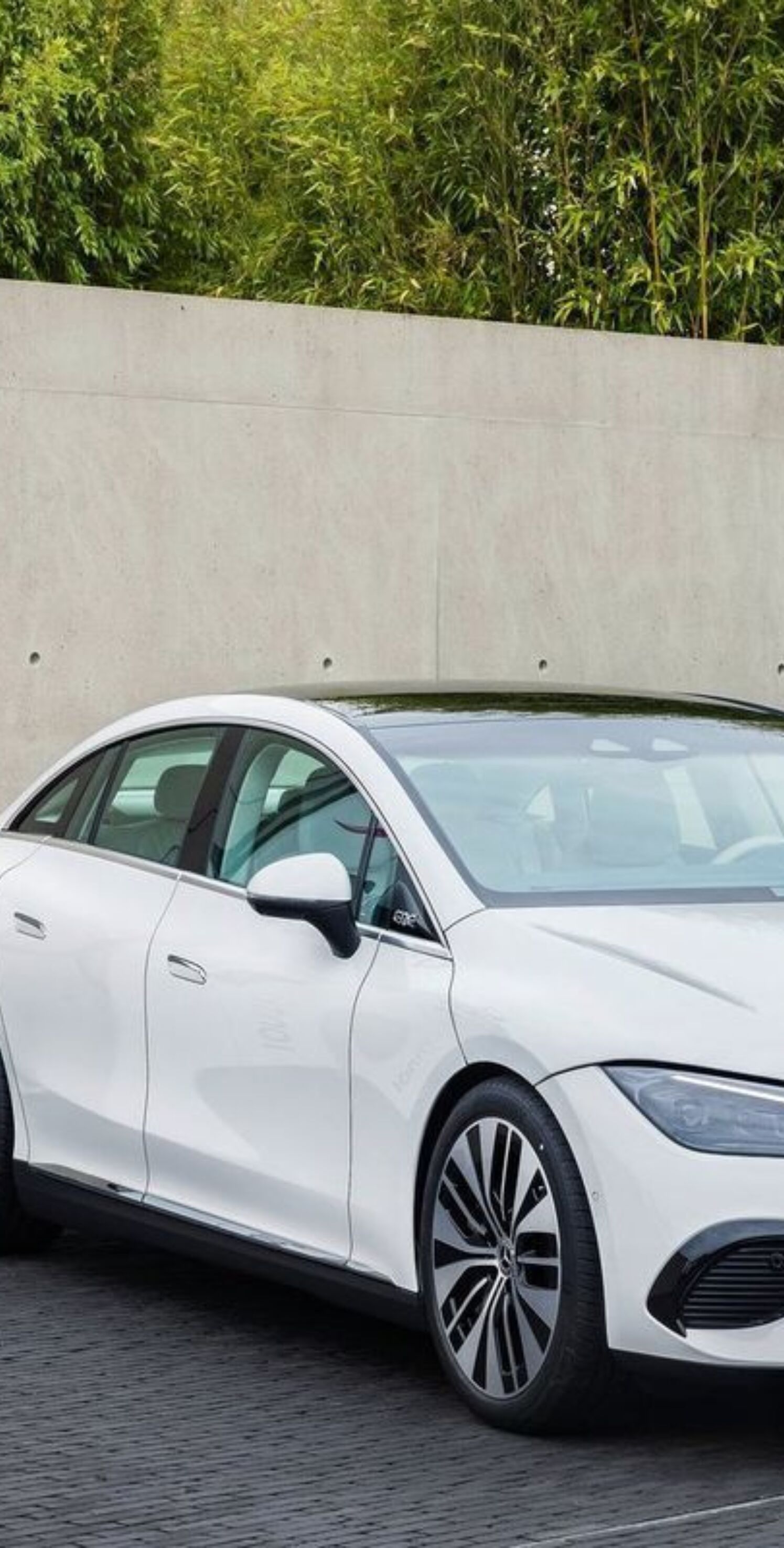 https://autofilter.sk/assets/files/images/eqe/gallery/Mercedes-benz-eqe-2022-28-galeria_2025-04-10-211445_vhtc.jpg - obrazok