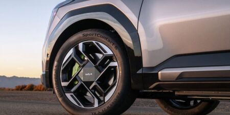 Nová Kia EV9 GT dostala 508 koní, falošné radenie a stovku zhltne za štyri a pol sekundy obrazok