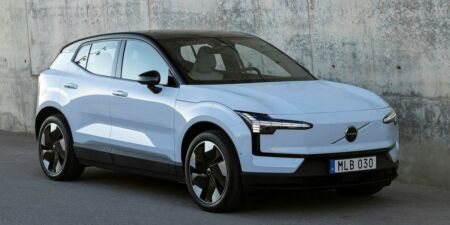 Volvo EX30 sa ľahko parkuje. Priestor vzadu a centrálne ovládanie rozhodnú, či vám sadne obrazok