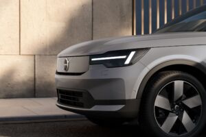 Je Volvo EX40 praktickejšie než EC40? Rovnaká technika dostala užitočnejšiu karosériu
