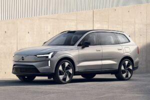 Volvo EX90 je elektrické sedemmiestne SUV, ktoré treba hodnotiť aj podľa softvéru a hmotnosti