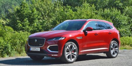JAGUAR F-PACE P400: PO MODERNIZACI NEUVĚŘITELNĚ PŘÍJEMNÝ NEOKOUKANÝ BRIT obrazok
