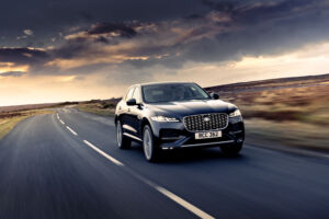 Rýchly a tichý, ale ťažký: Jaguar F-Pace PHEV má jasné podmienky