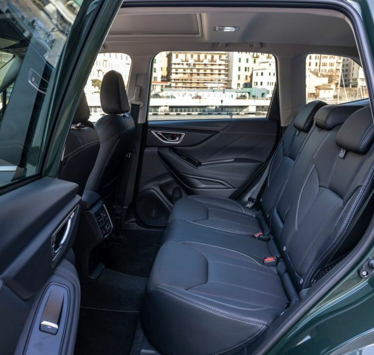 https://autofilter.sk/assets/files/images/forester/gallery/Subaru-forester-2022-08-galeria_2025-04-10-213011_qxgr.jpg - obrazok