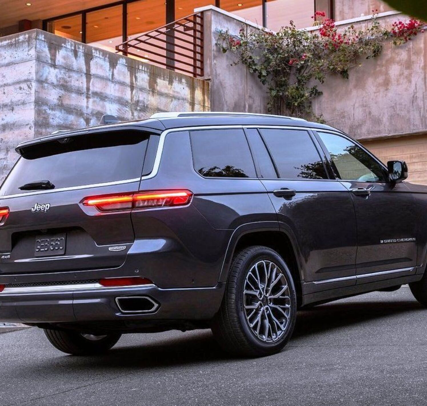 https://autofilter.sk/assets/files/images/grand-cherokee/gallery/Jeep-grand-cherokee-l-2021-38-galeria_2025-04-10-205242_mdyw.jpg - obrazok
