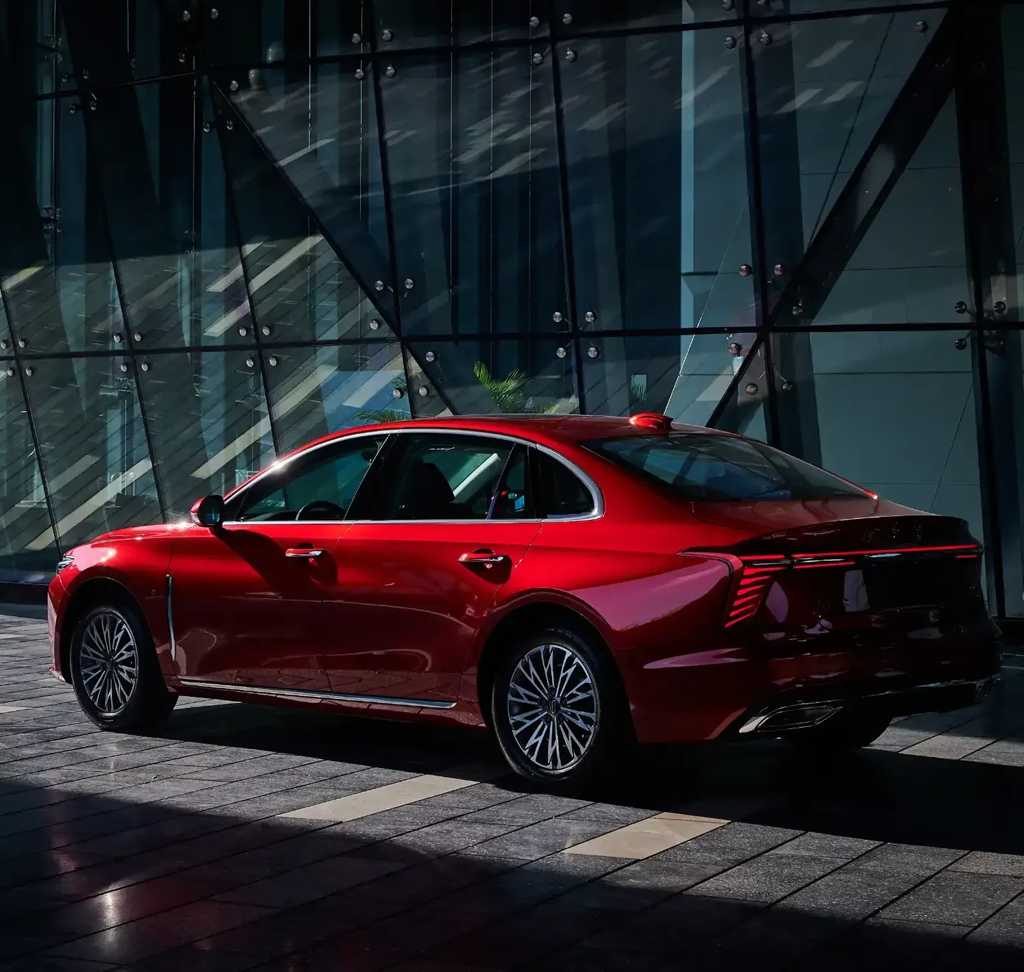 https://autofilter.sk/assets/files/images/h5/gallery/Hongqi-H5-04.webp - obrazok