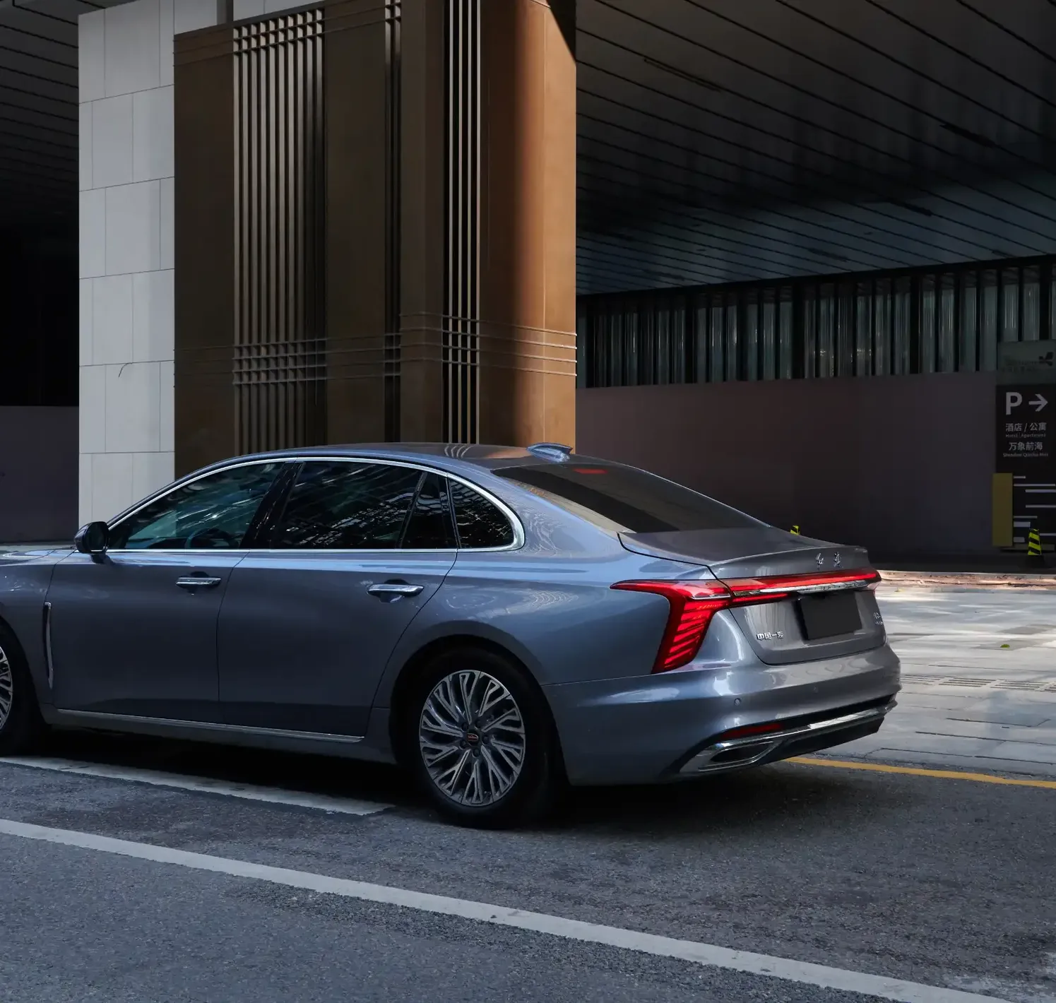 https://autofilter.sk/assets/files/images/h5/gallery/Hongqi-H5-09.webp - obrazok
