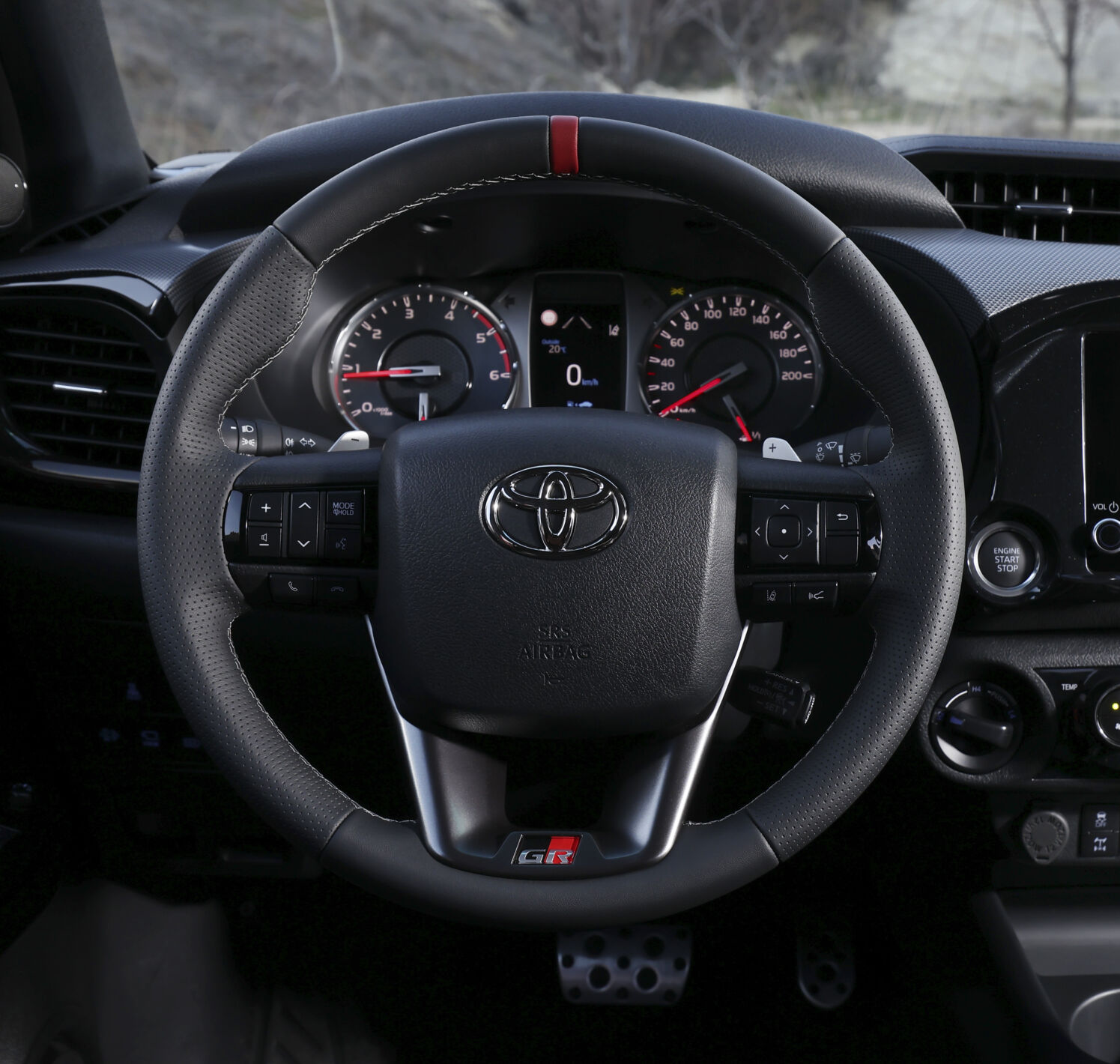 https://autofilter.sk/assets/files/images/hilux-2/gallery/2025_Hilux_GR_Sport_ll_Red__Interior_010.jpg - obrazok