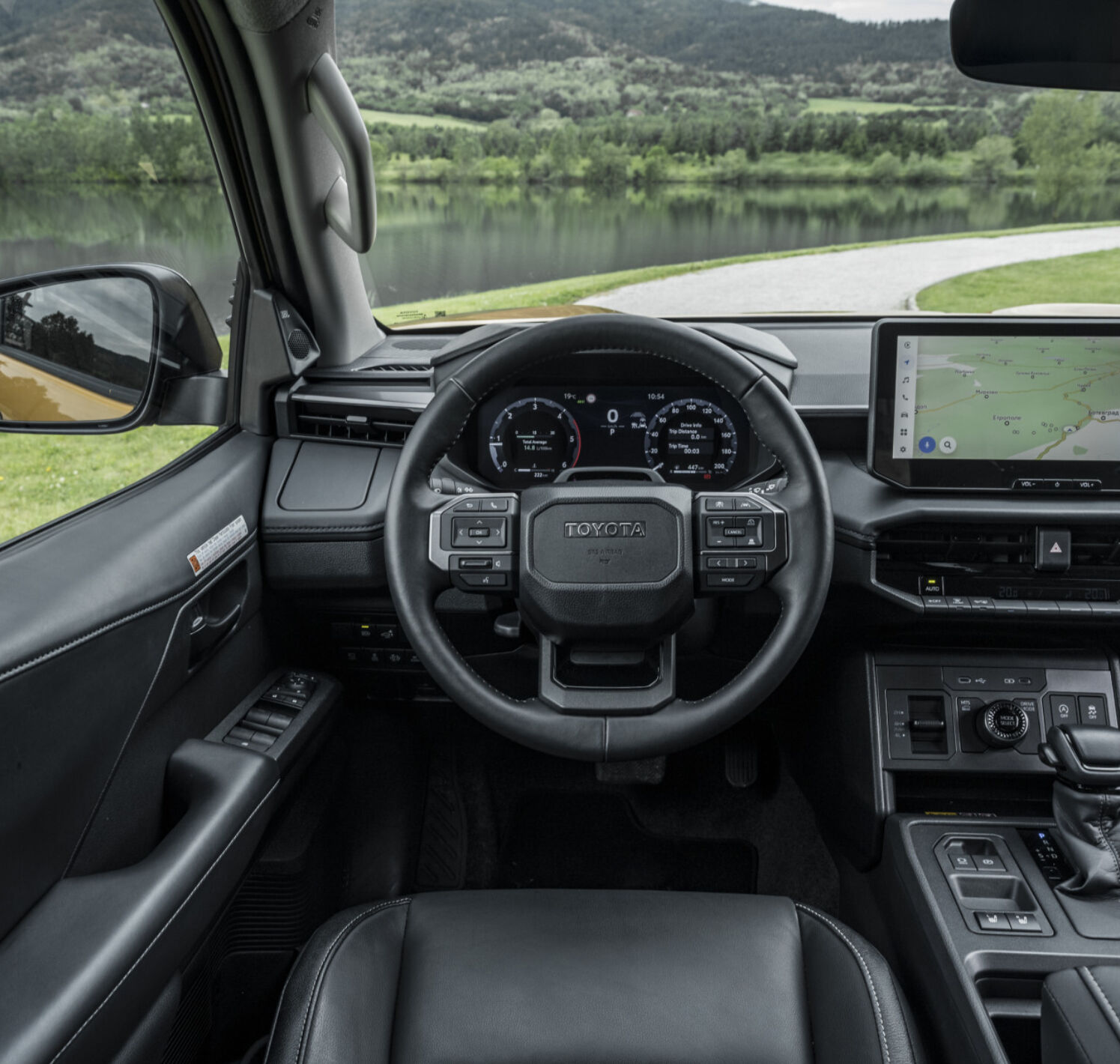https://autofilter.sk/assets/files/images/hilux-bev-2/gallery/1920_2026_hiluxhybrid48v_invincible_sulphuryellow_detail_006.jpg - obrazok