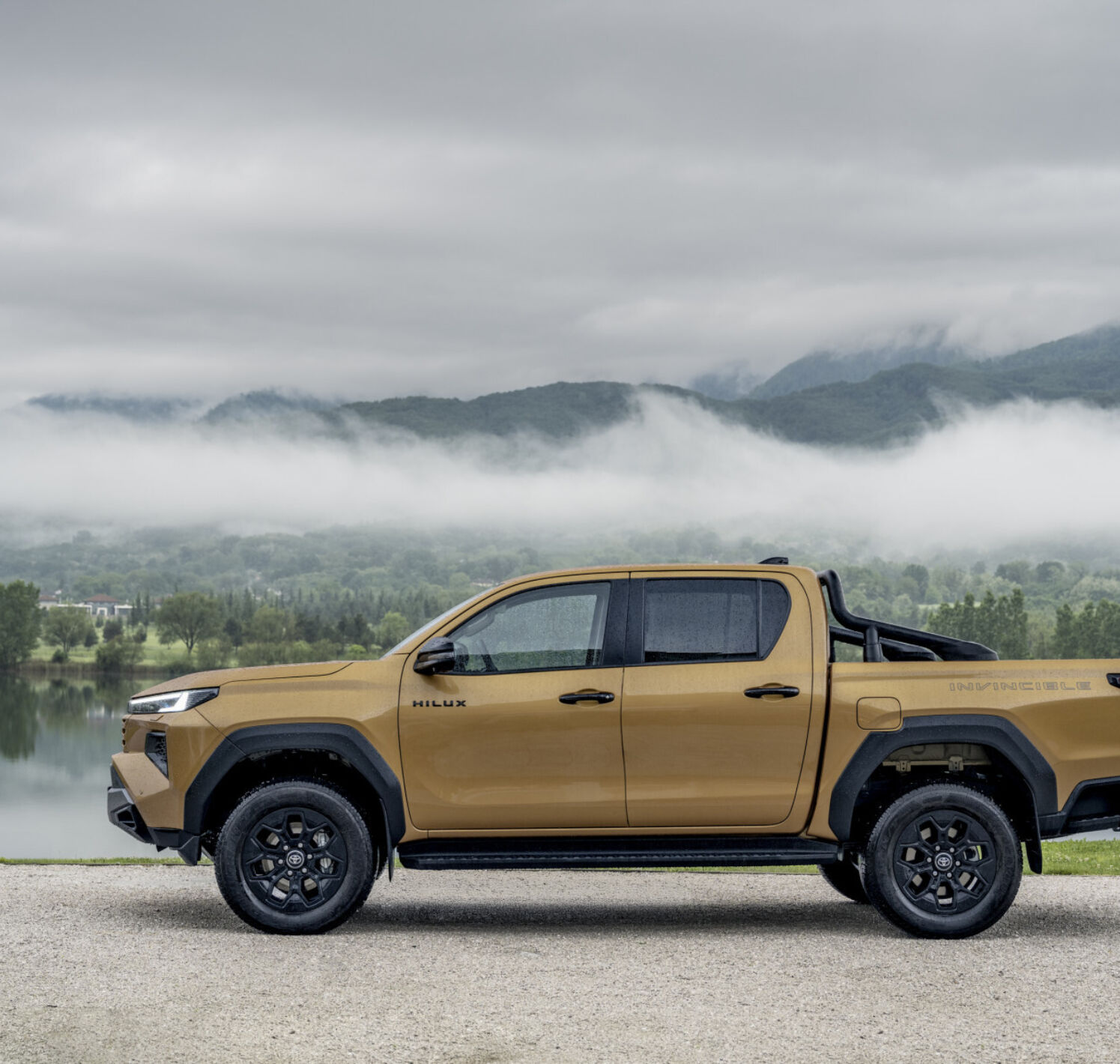 https://autofilter.sk/assets/files/images/hilux-bev-2/gallery/1920_2026_hiluxhybrid48v_invincible_sulphuryellow_static_002.jpg - obrazok