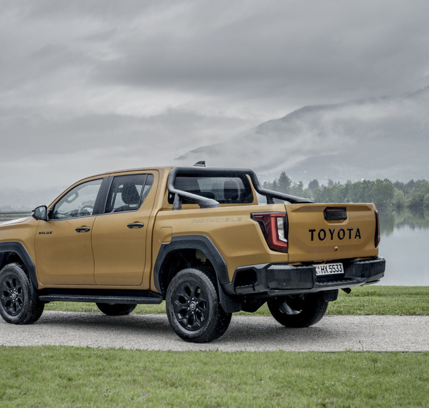 https://autofilter.sk/assets/files/images/hilux-bev-2/gallery/1920_2026_hiluxhybrid48v_invincible_sulphuryellow_static_005.jpg - obrazok