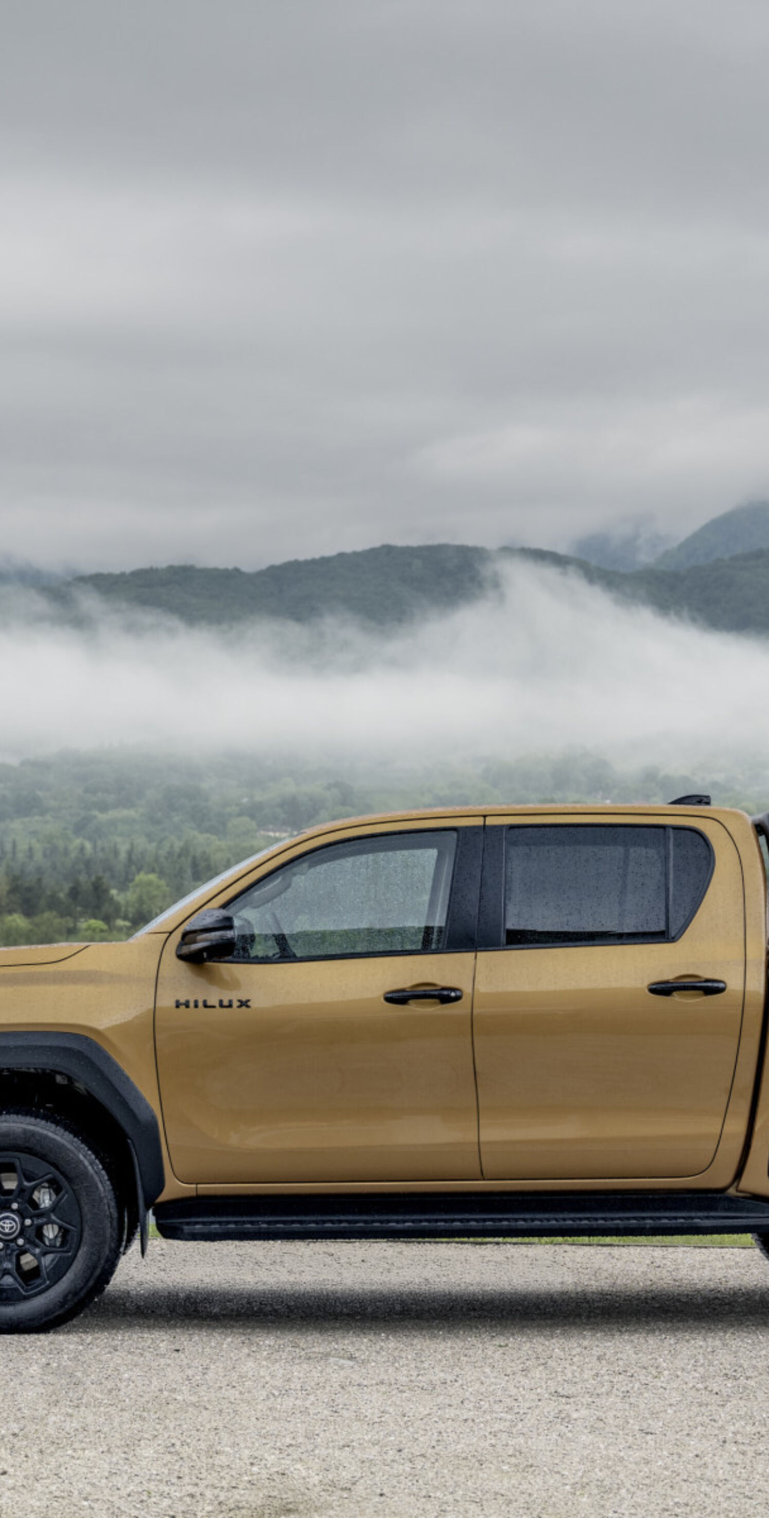 https://autofilter.sk/assets/files/images/hilux-bev-2/gallery/1920_2026_hiluxhybrid48v_invincible_sulphuryellow_static_0021.jpg - obrazok