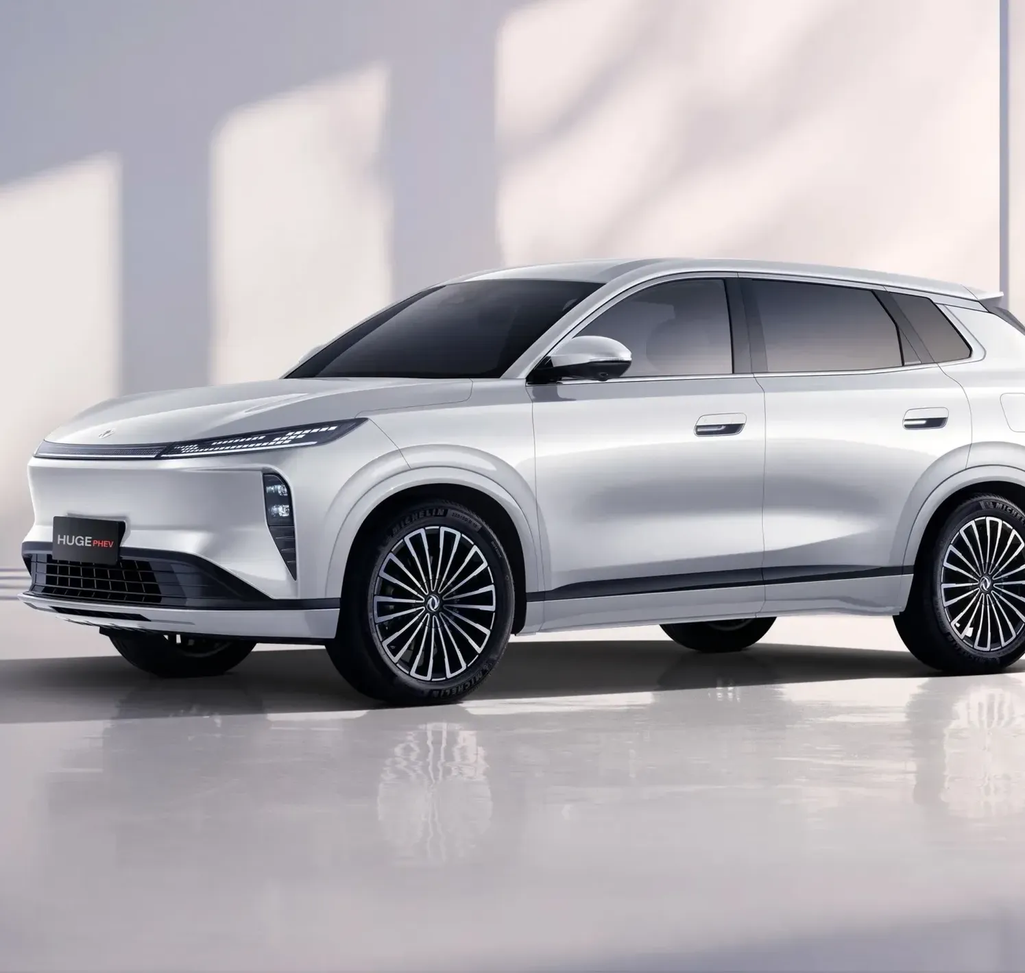 https://autofilter.sk/assets/files/images/huge-phev/gallery/HUGE_phev_white-scaled.webp - obrazok