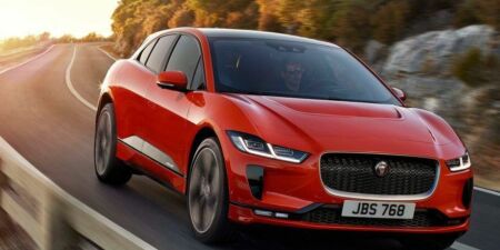 Jaguar I-Pace stále jazdí výborne. Nabíjaním už vek nezakryje obrazok