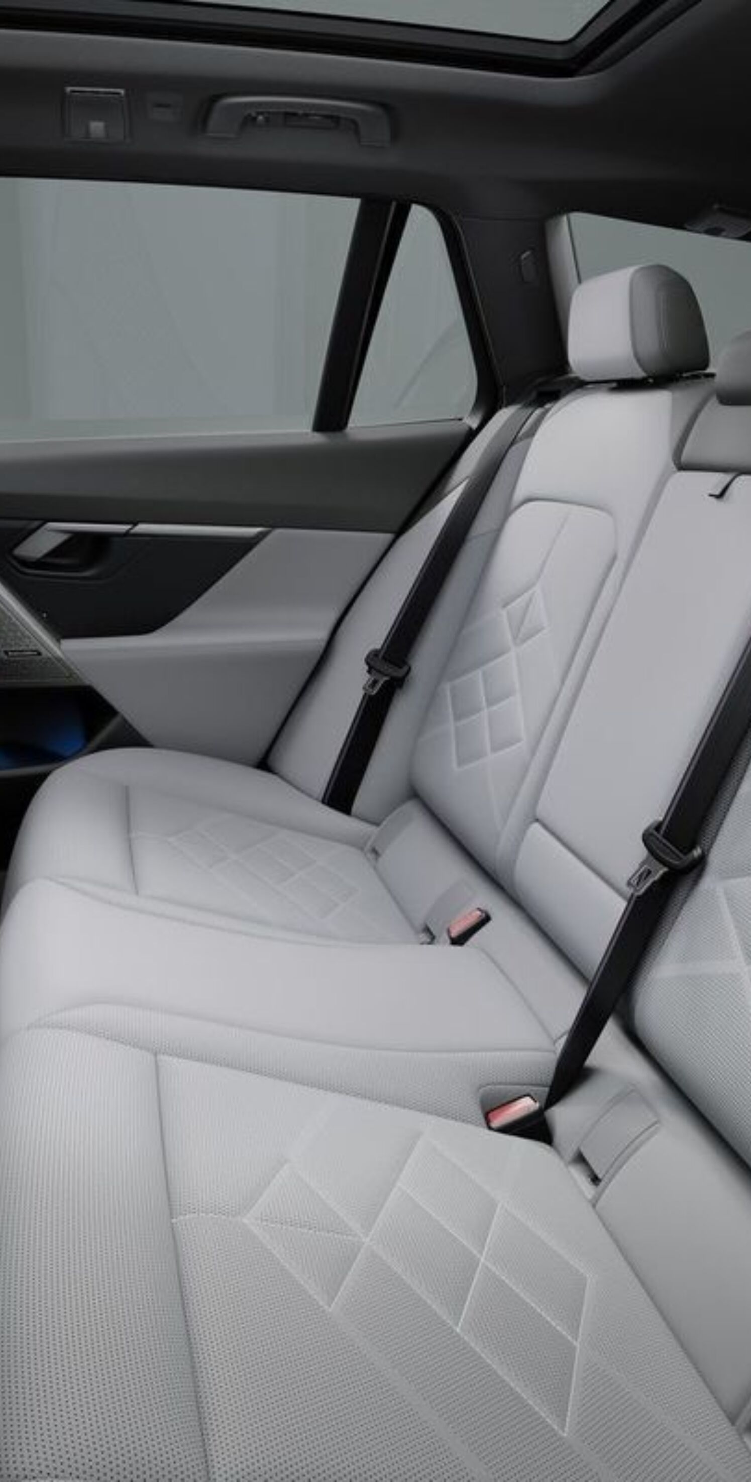 https://autofilter.sk/assets/files/images/i5-touring/gallery/Bmw-i5-touring-2025-galeria_2025-04-10-203401_twxx.jpg - obrazok