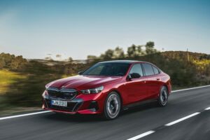 BMW i5 – elektrický biznis sedan, ktorý stavia na komforte a technológiách