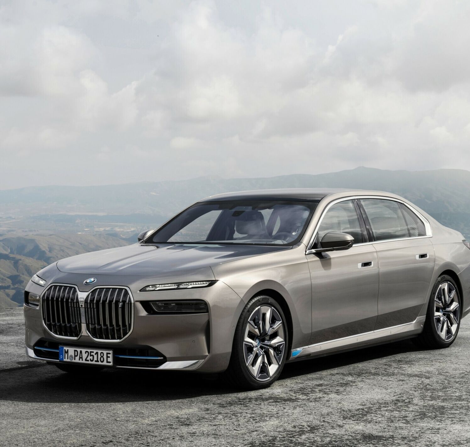 https://autofilter.sk/assets/files/images/i7/gallery/P90458195-low-Res-the-new-bmw-i7-xdriv_2025-04-10-203448_gdje.jpg - obrazok
