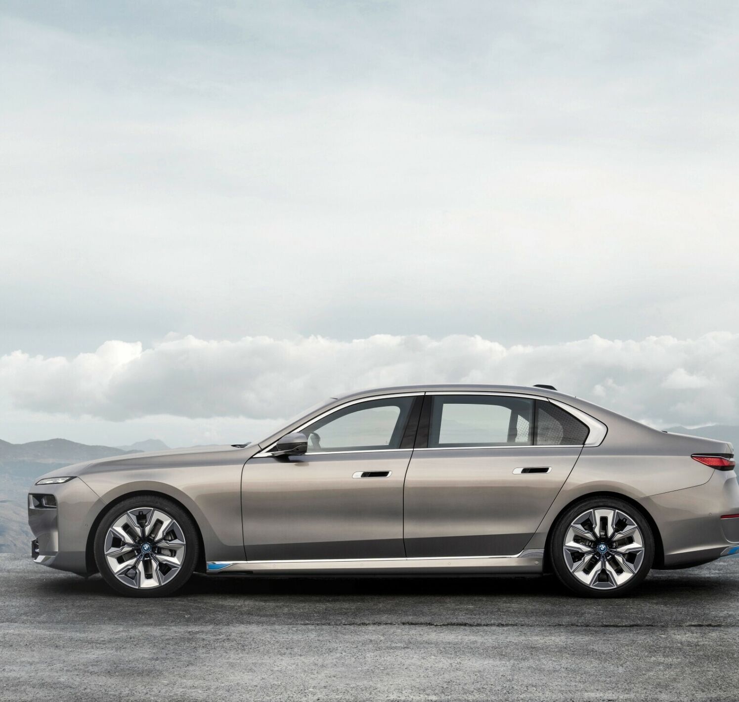 https://autofilter.sk/assets/files/images/i7/gallery/P90458197-low-Res-the-new-bmw-i7-xdriv_2025-04-10-203448_xqal.jpg - obrazok
