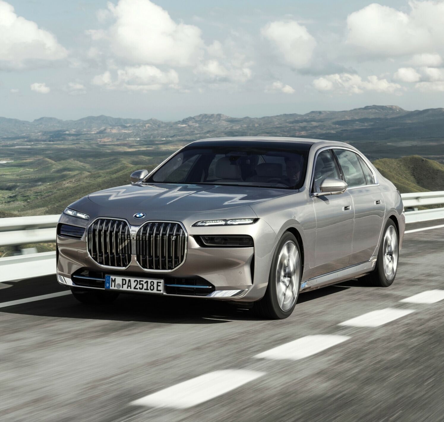 https://autofilter.sk/assets/files/images/i7/gallery/P90458204-low-Res-the-new-bmw-i7-xdriv_2025-04-10-203450_kcuw.jpg - obrazok