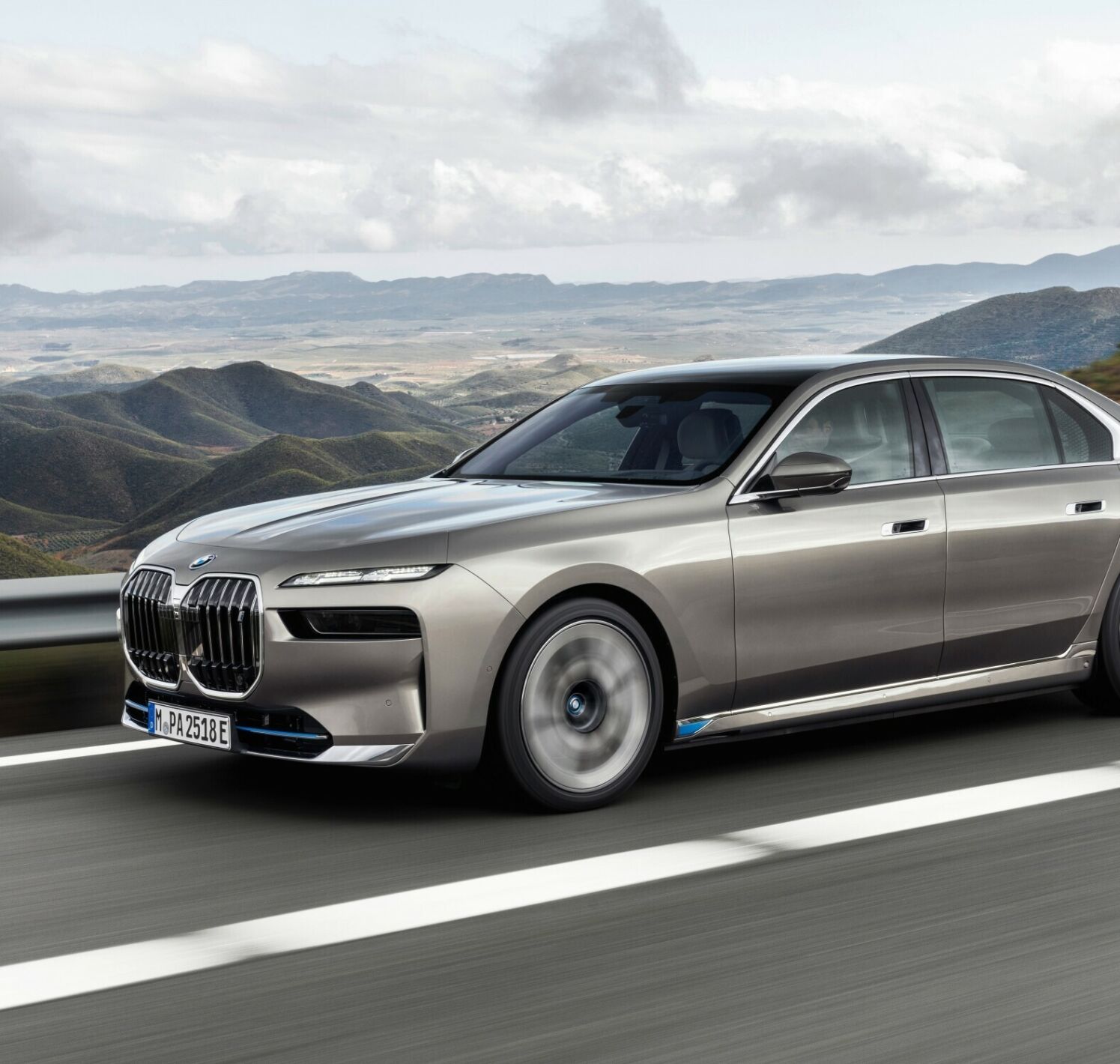 https://autofilter.sk/assets/files/images/i7/gallery/P90458208-low-Res-the-new-bmw-i7-xdriv_2025-04-10-203451_kacu.jpg - obrazok