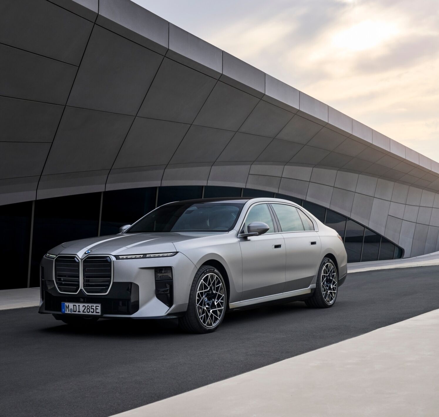 https://autofilter.sk/assets/files/images/i7/gallery/P90636139_lowRes_bmw-i7-60-xdrive-04.jpg - obrazok