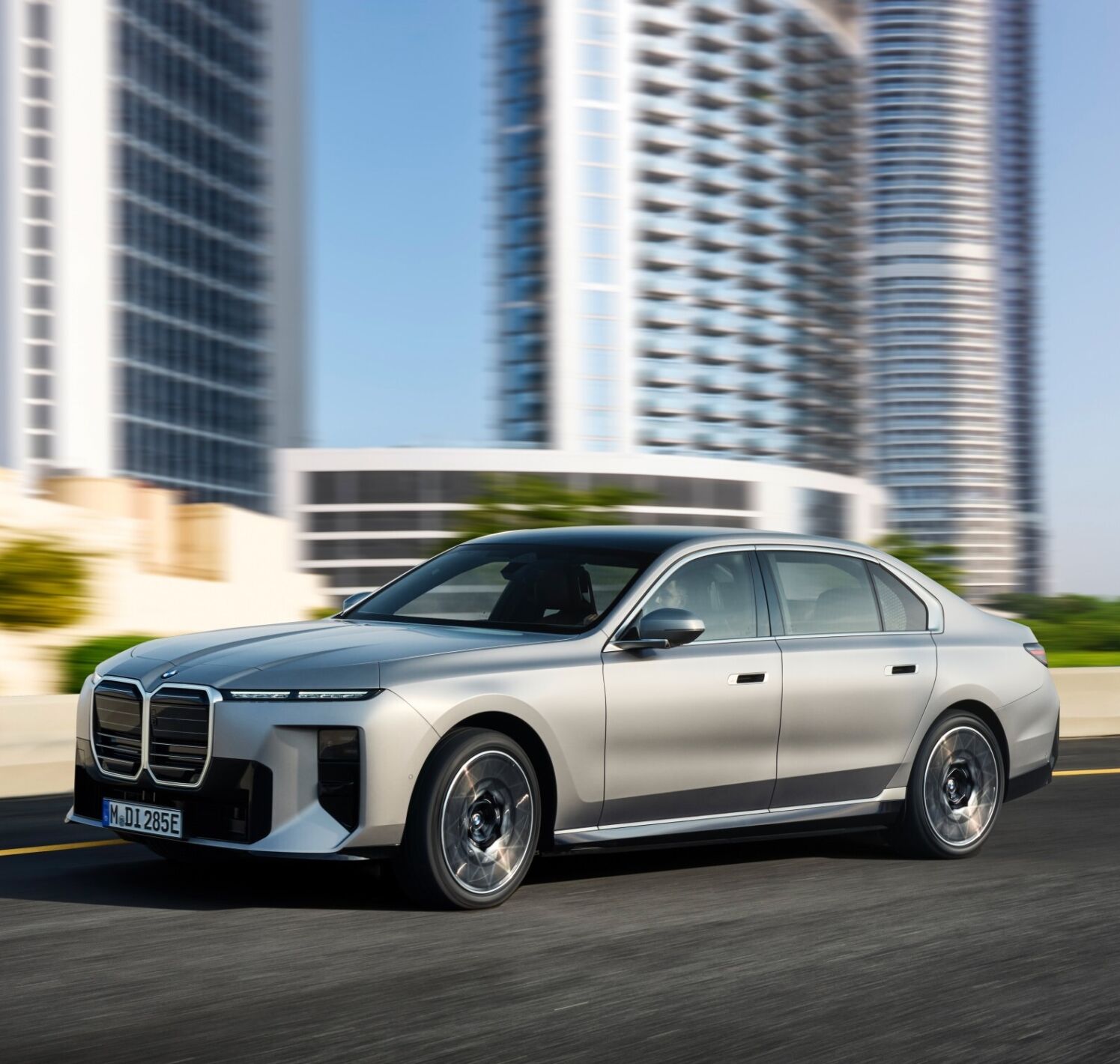 https://autofilter.sk/assets/files/images/i7/gallery/P90636145_lowRes_bmw-i7-60-xdrive-04.jpg - obrazok
