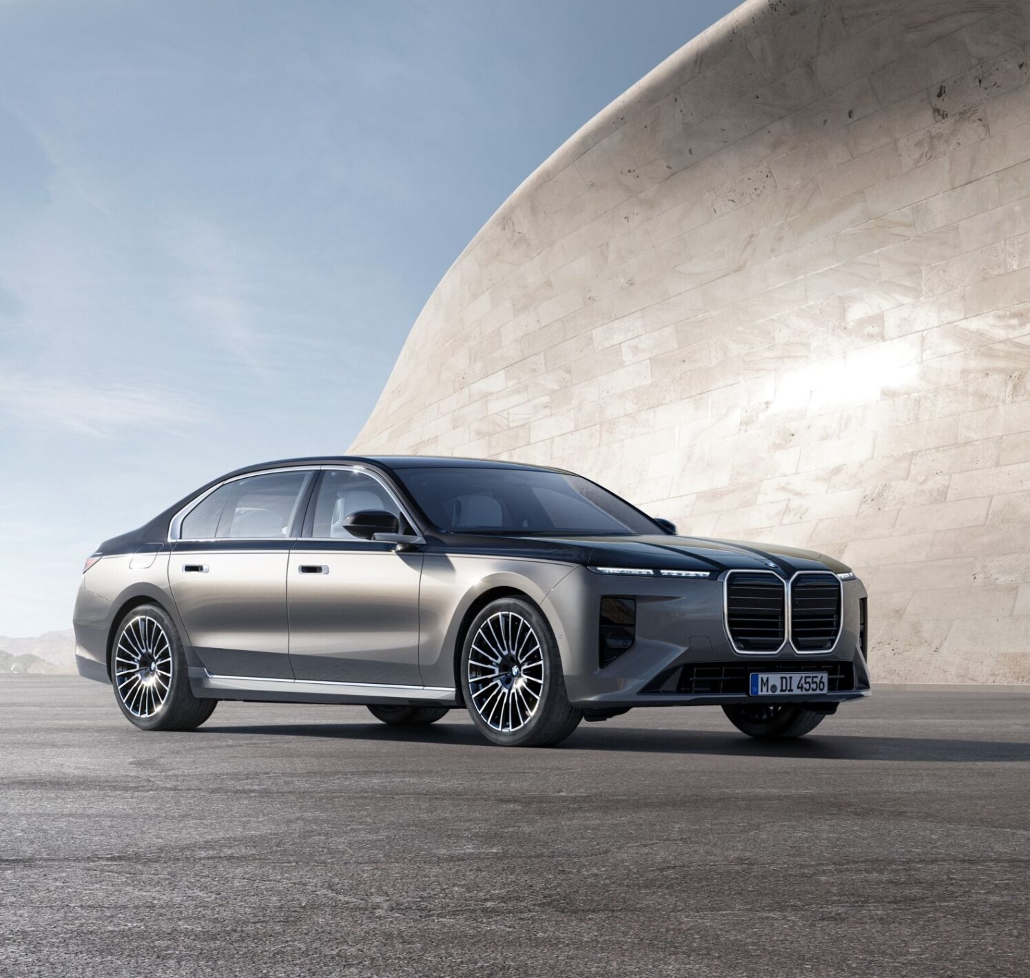 https://autofilter.sk/assets/files/images/i7/gallery/P90636902_lowRes_the-new-bmw-7-series.jpg - obrazok