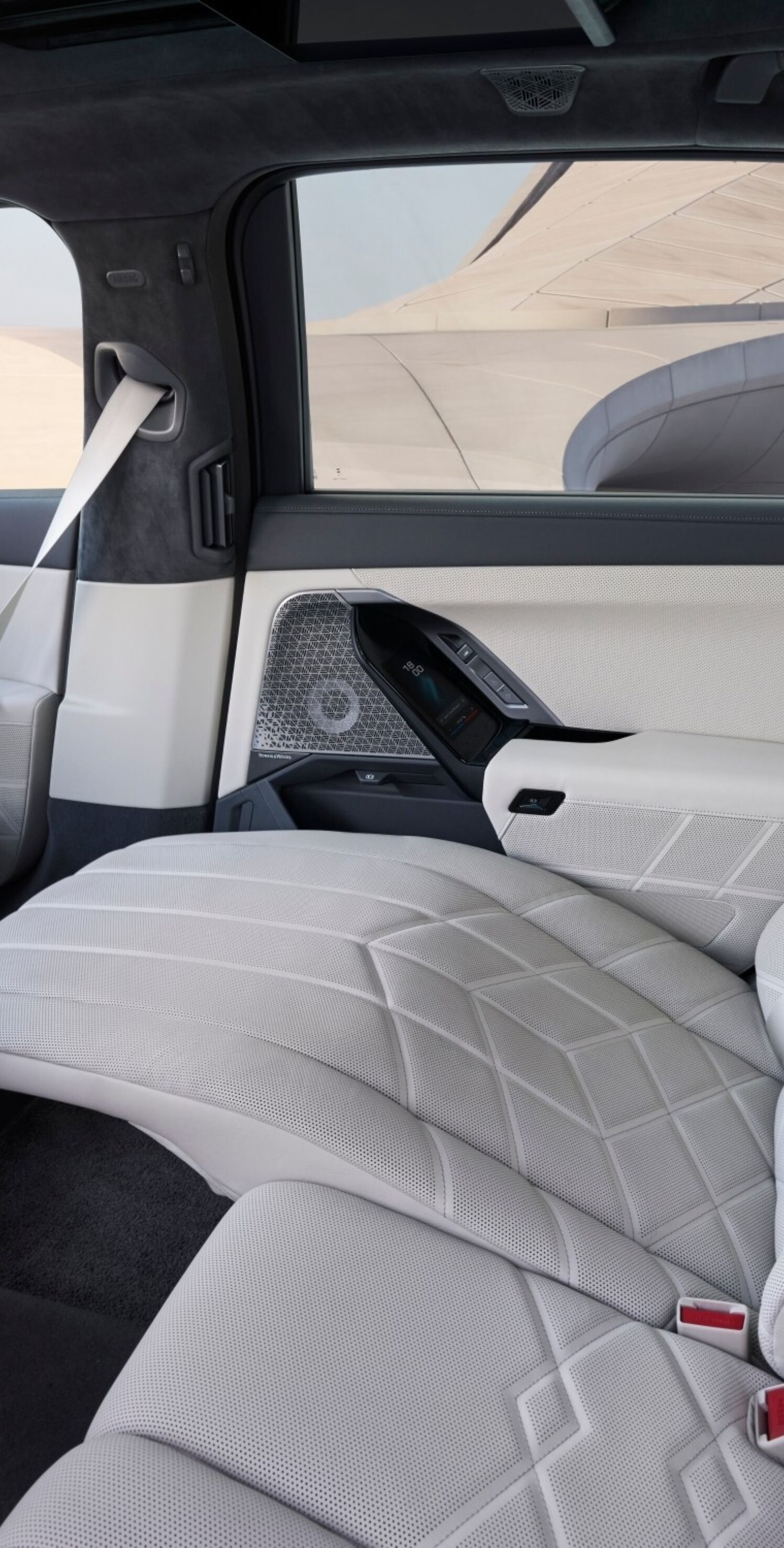 https://autofilter.sk/assets/files/images/i7/gallery/P90636126_lowRes_bmw-740-xdrive-04-20.jpg - obrazok