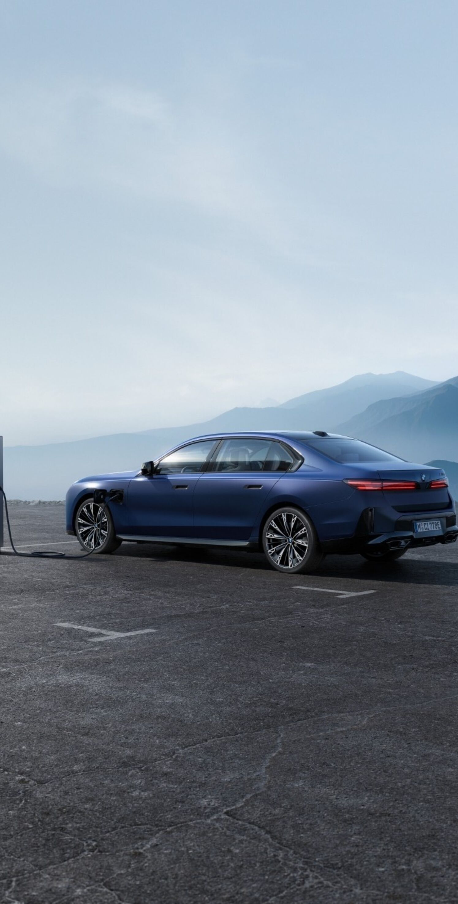https://autofilter.sk/assets/files/images/i7/gallery/P90639146_lowRes_bmw-m760e-xdrive-04.jpg - obrazok