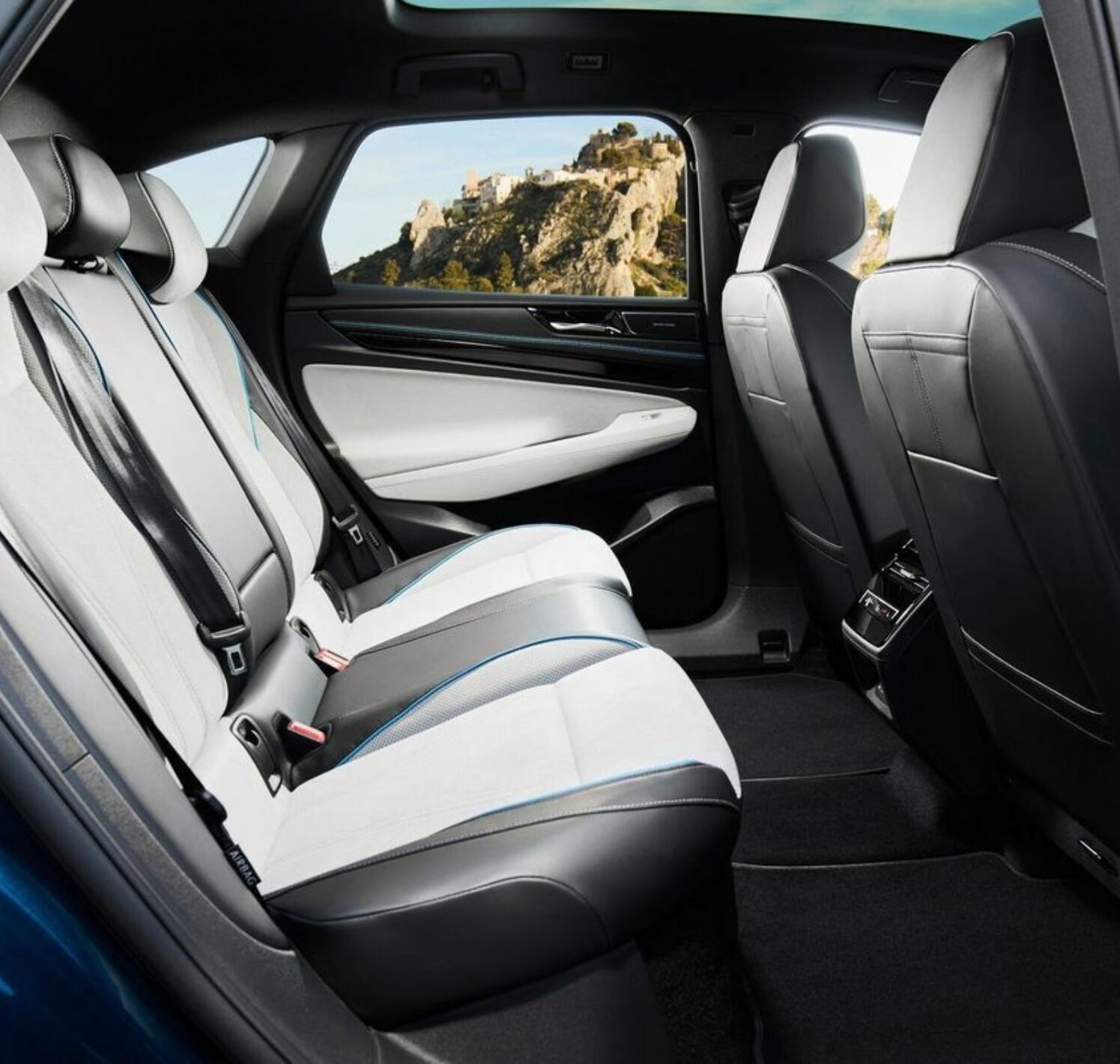 https://autofilter.sk/assets/files/images/id7/gallery/Volkswagen-id-7-2023-09-galeria_2025-04-10-195905_npoa.jpg - obrazok