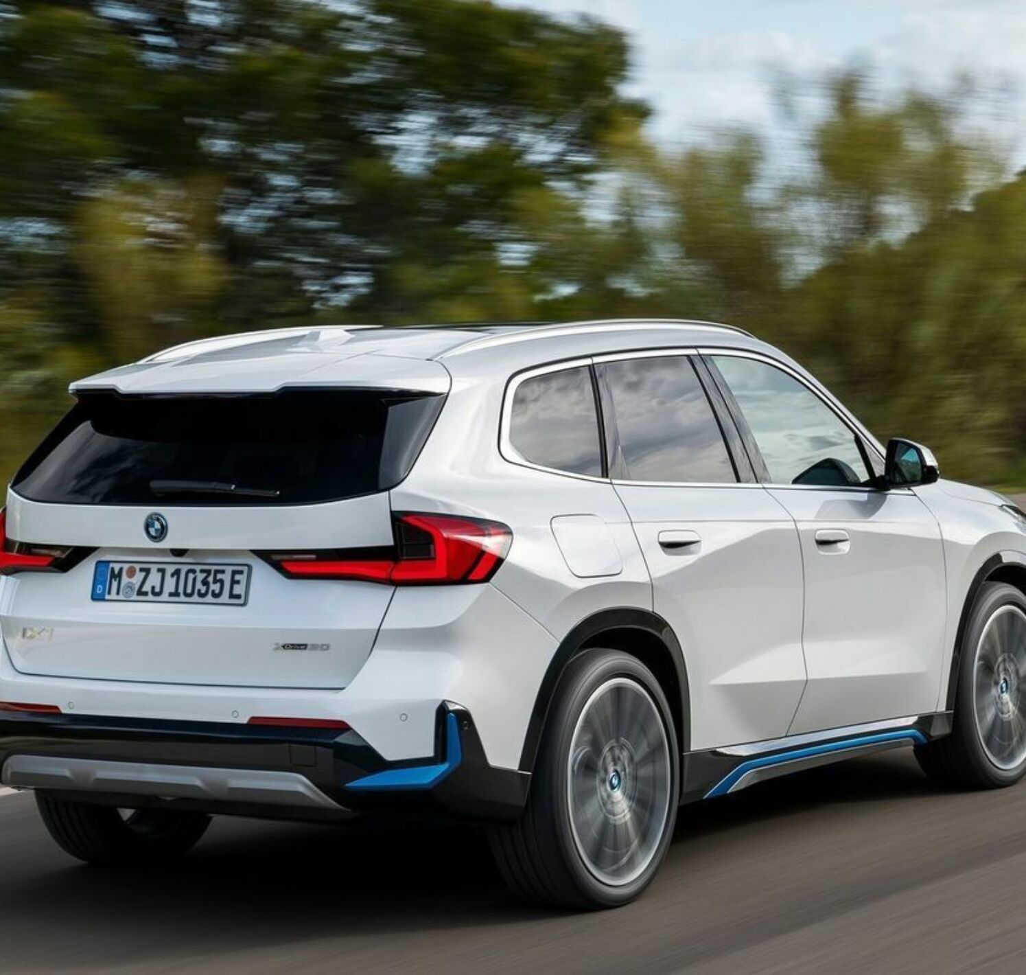 https://autofilter.sk/assets/files/images/ix1/gallery/Bmw-ix1-2022-24-galeria_2025-04-10-203606_kwvp.jpg - obrazok