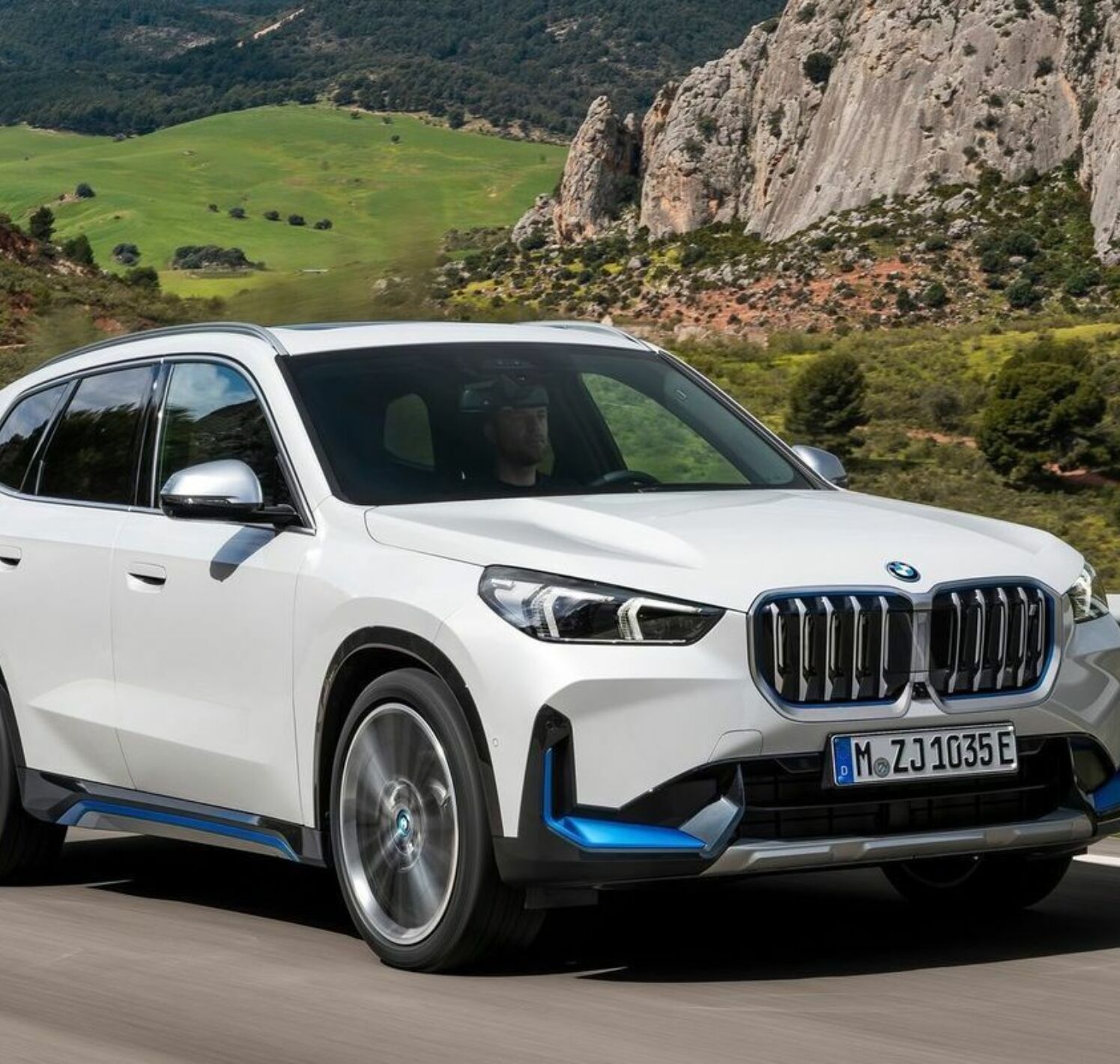 https://autofilter.sk/assets/files/images/ix1/gallery/Bmw-ix1-2022-30-galeria_2025-04-10-203607_livv.jpg - obrazok
