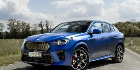 Pod kontroverzným dizajnom BMW iX2 sa skrýva výborný elektromobil (test) obrazok