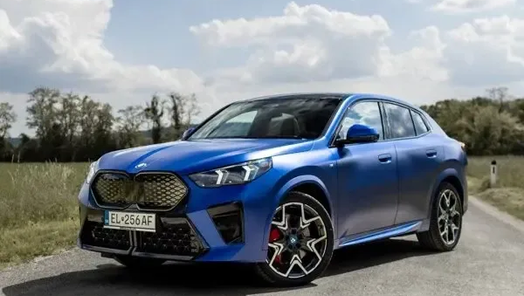Pod kontroverzným dizajnom BMW iX2 sa skrýva výborný elektromobil (test) obrazok