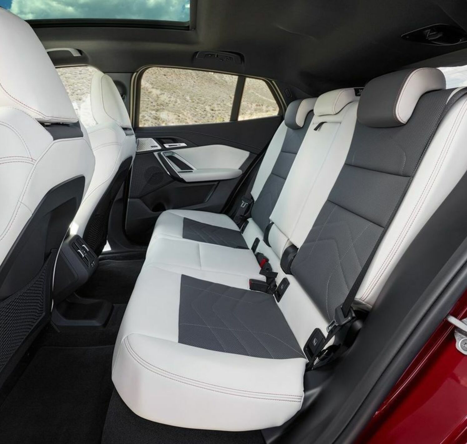 https://autofilter.sk/assets/files/images/ix2/gallery/Bmw-ix2-2023-01-galeria_2025-04-10-203617_xlrc.jpg - obrazok