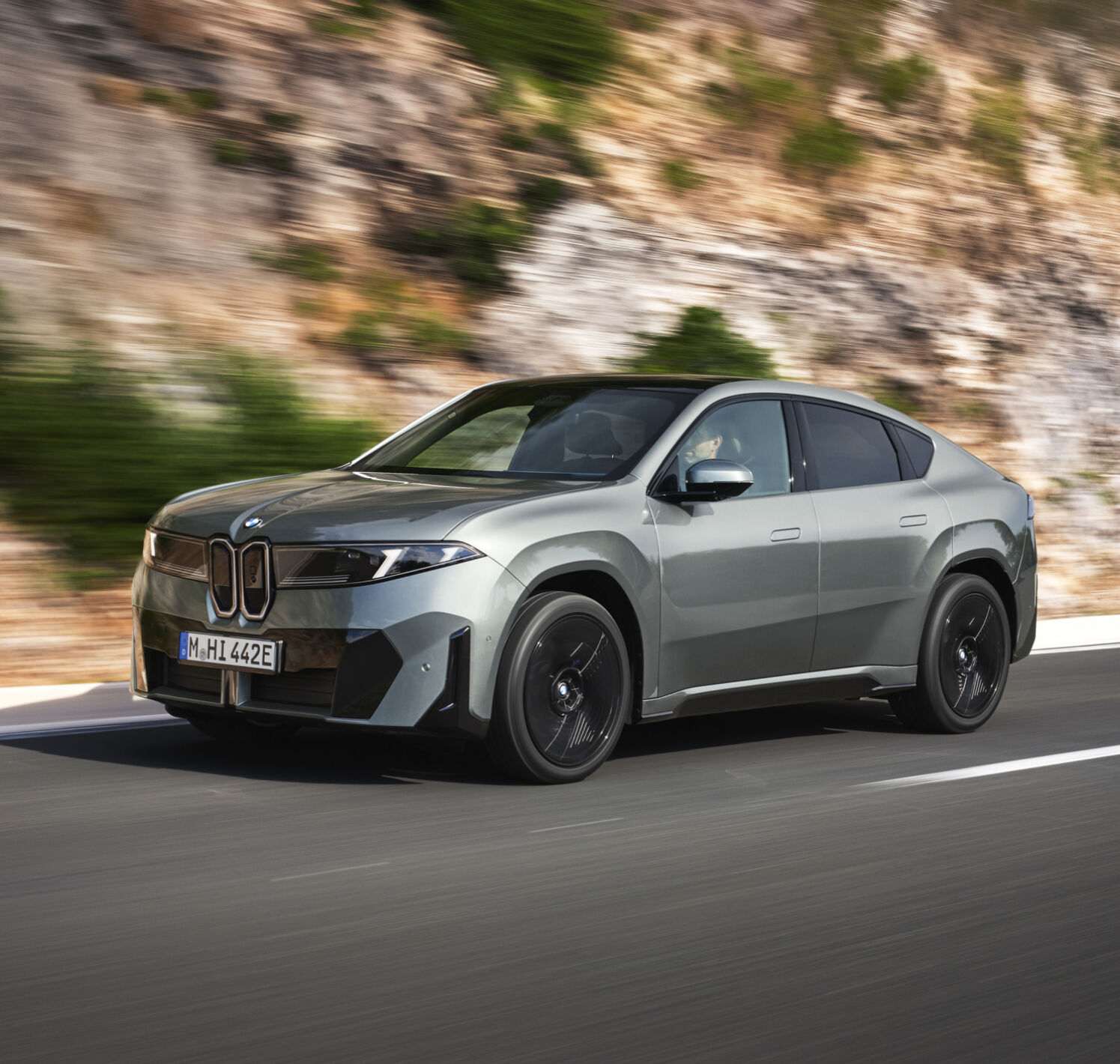 https://autofilter.sk/assets/files/images/ix3-2/gallery/P90655742_highRes_bmw-ix4-50-xdrive-dr.jpg - obrazok