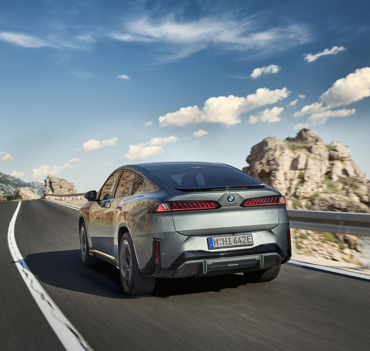 https://autofilter.sk/assets/files/images/ix3-2/gallery/P90655752_highRes_bmw-ix4-50-xdrive-dr.jpg - obrazok
