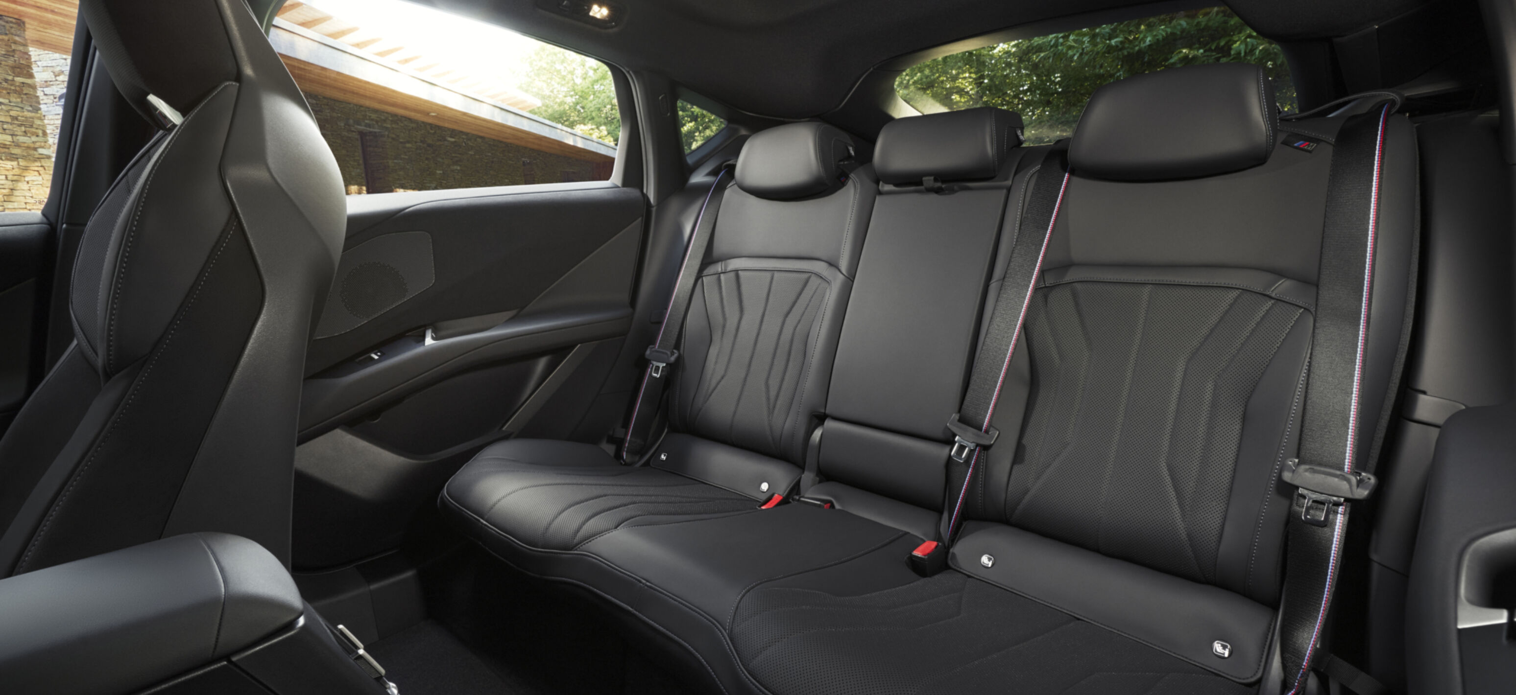 https://autofilter.sk/assets/files/images/ix3-2/gallery/P90655812_highRes_bmw-ix4-m60-xdrive-i.jpg - obrazok
