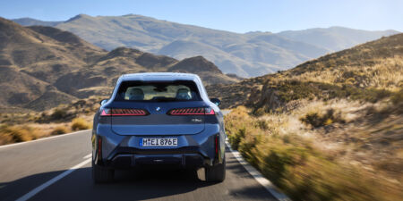 Nové BMW iX3 ponúkne dojazd vyše 800 kilometrov a extra výkonné nabíjanie obrazok